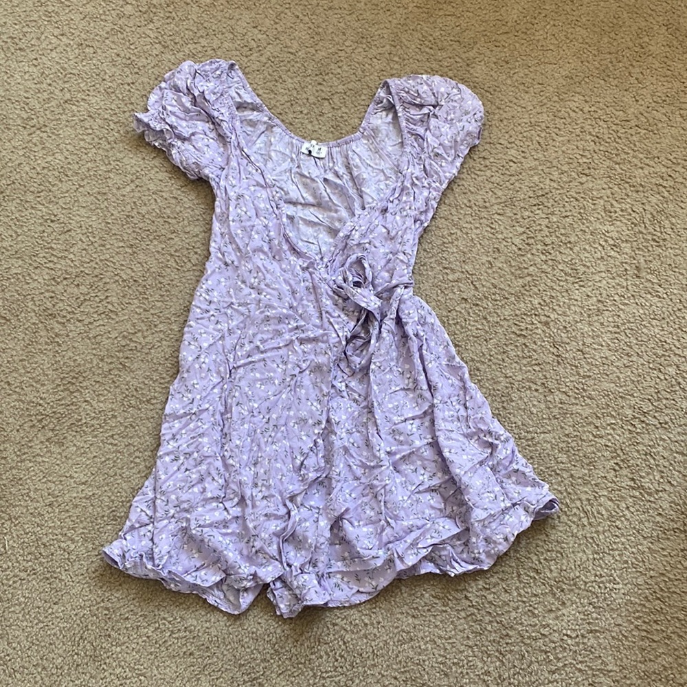 Hollister lavender and white flower dress with tie
